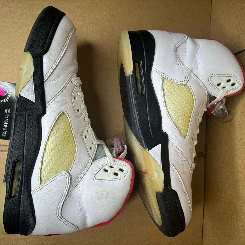 Jordan 5 Fire Red - Picture 4 of 5